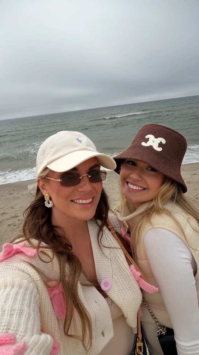 Zwei Frauen am Meer